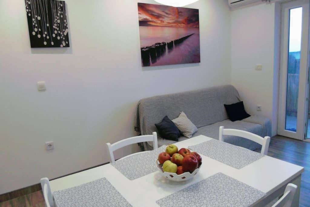 Apartman Greta Sukošan Екстериор снимка